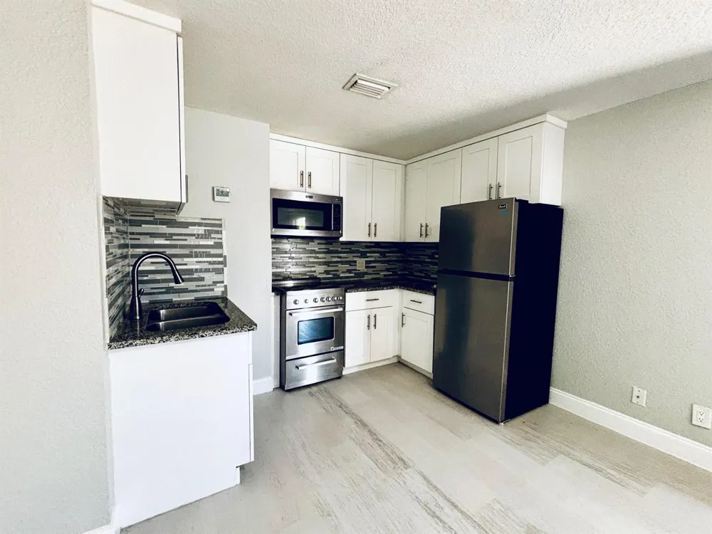2725 Prairie Lane Palm Springs, FL 33406