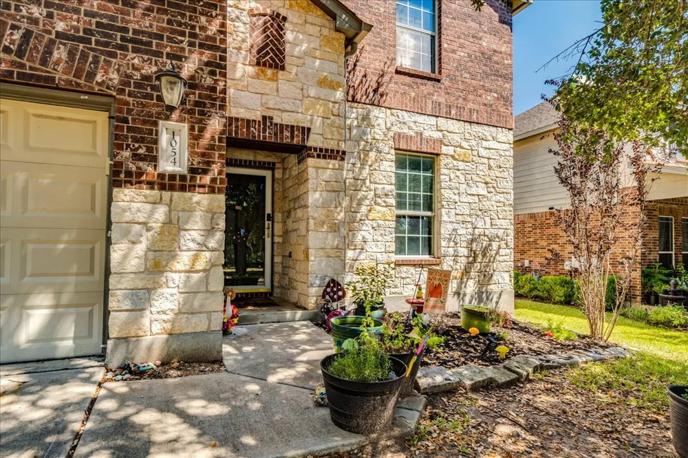 1054 Clark Brothers Drive Buda, TX 78610
