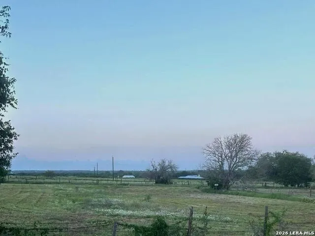 1640 SANDY ELM RD La Vernia, TX 78121