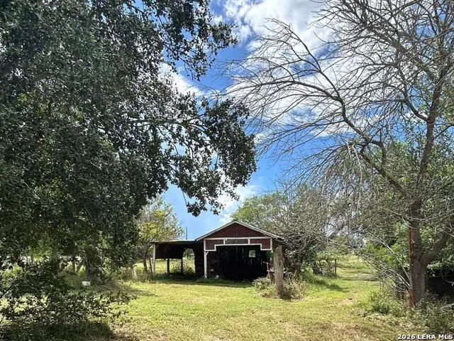 1640 SANDY ELM RD La Vernia, TX 78121