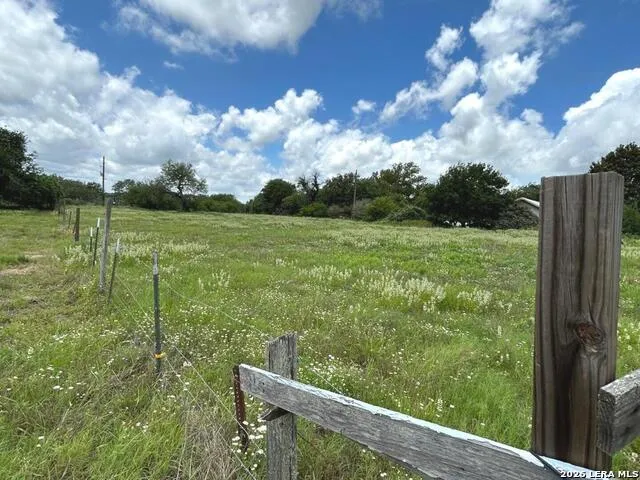 1640 SANDY ELM RD La Vernia, TX 78121