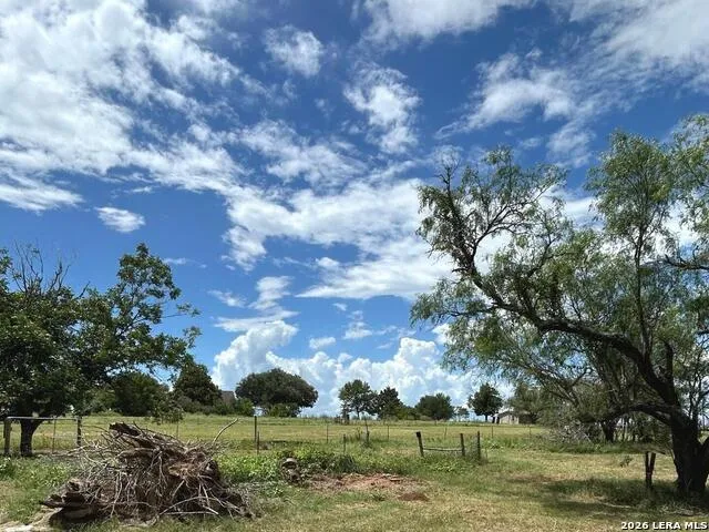 1640 SANDY ELM RD La Vernia, TX 78121
