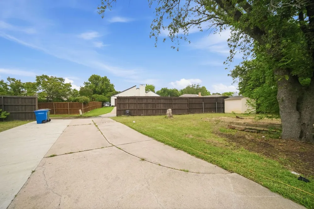 2705 Timberleaf Drive Carrollton, TX 75006