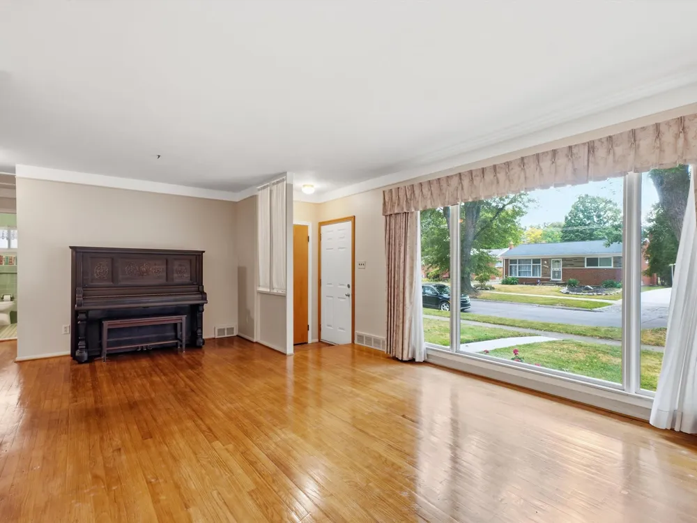 25036 Cathedral Street Redford, MI 48239