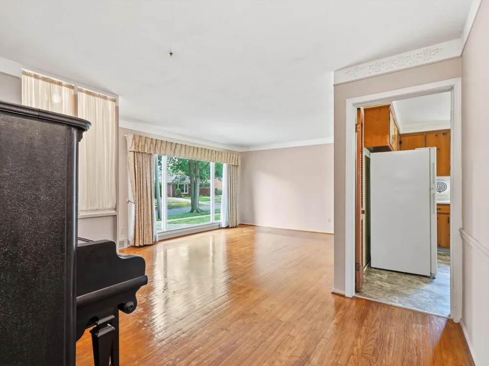 25036 Cathedral Street Redford, MI 48239