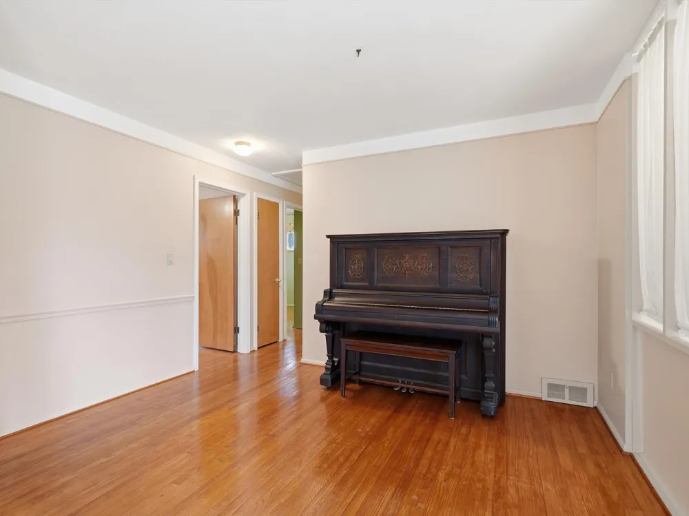 25036 Cathedral Street Redford, MI 48239