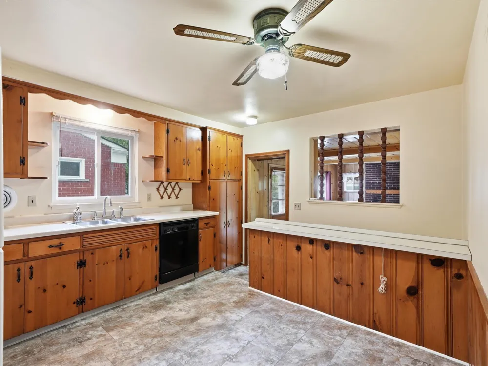25036 Cathedral Street Redford, MI 48239