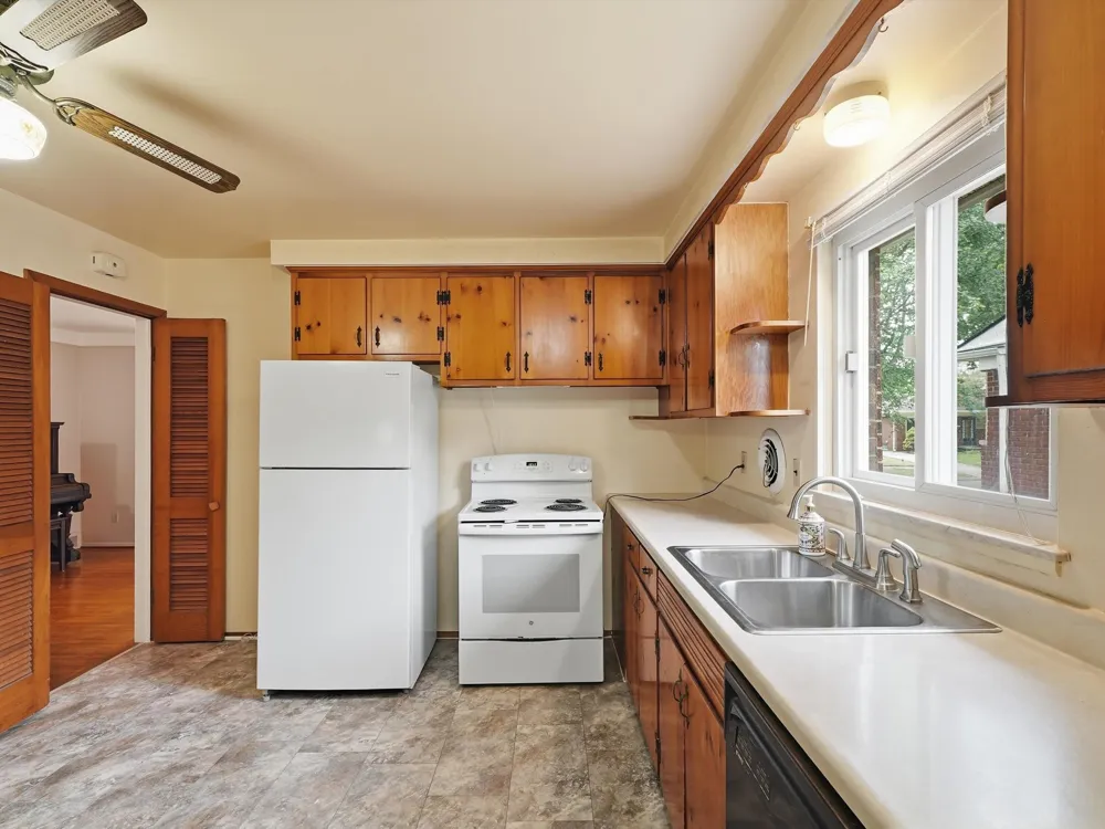 25036 Cathedral Street Redford, MI 48239