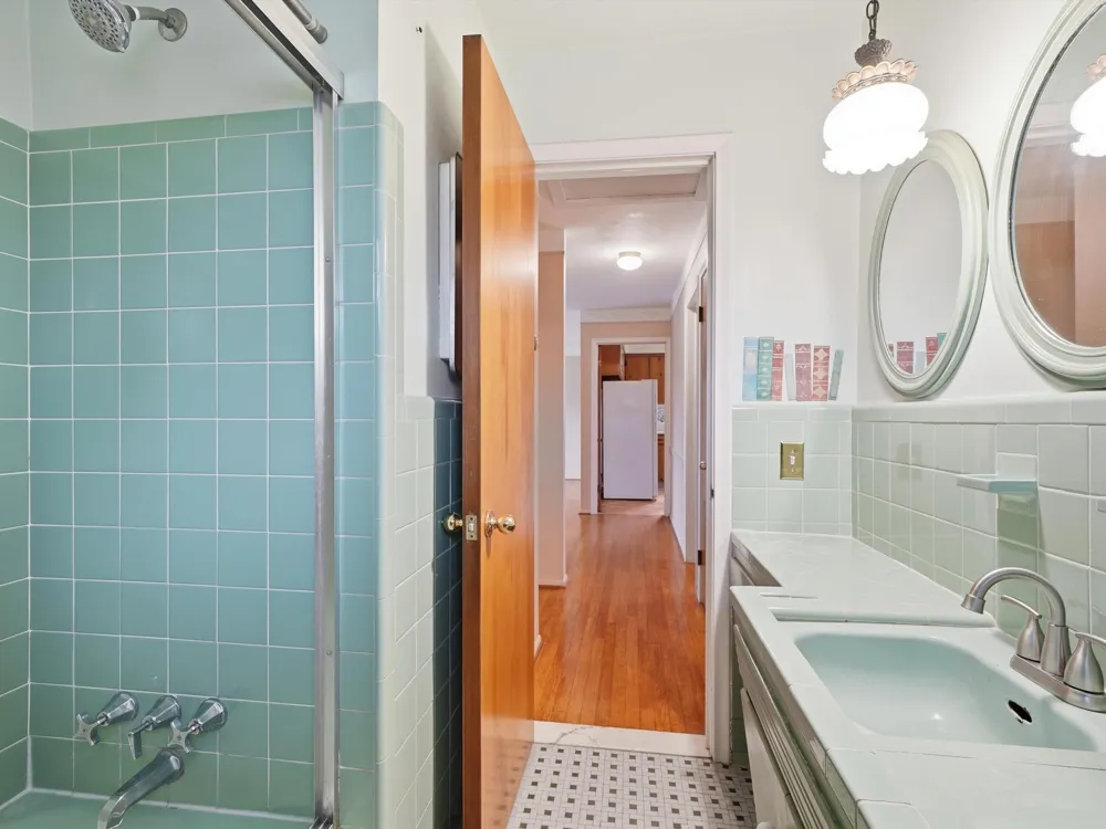 25036 Cathedral Street Redford, MI 48239