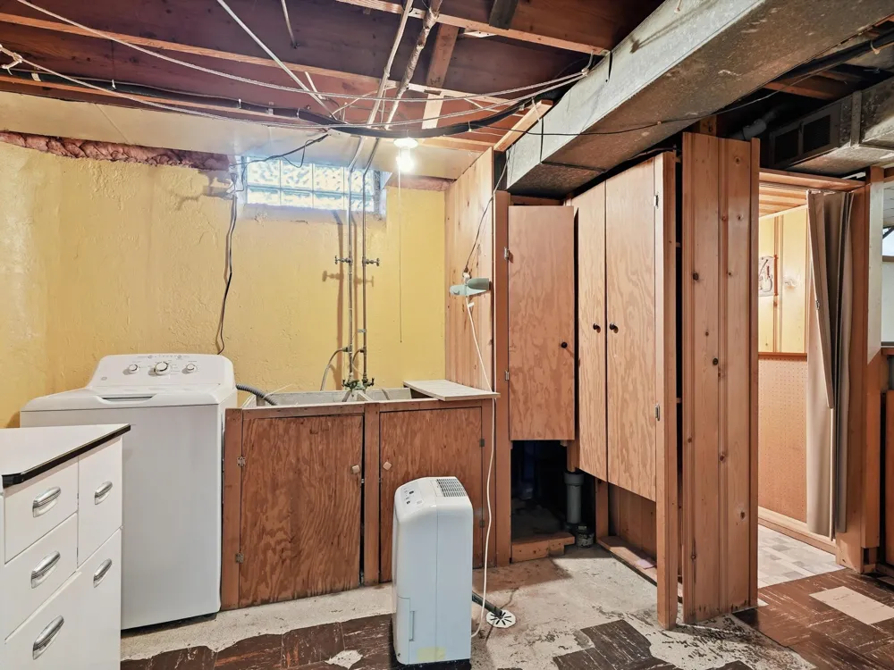 25036 Cathedral Street Redford, MI 48239