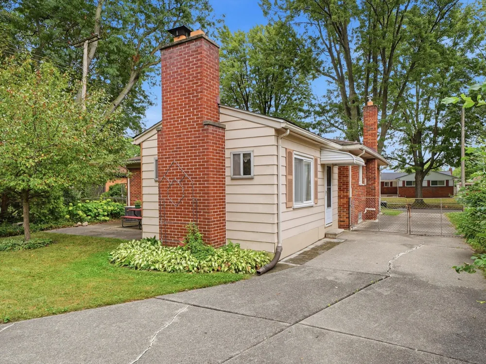 25036 Cathedral Street Redford, MI 48239