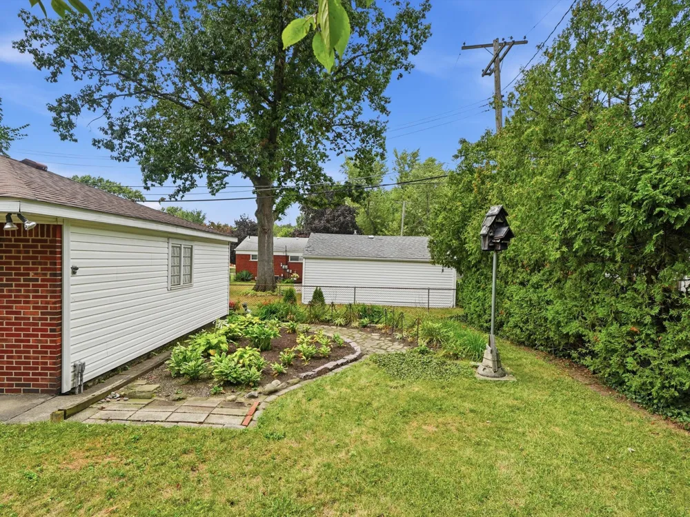 25036 Cathedral Street Redford, MI 48239