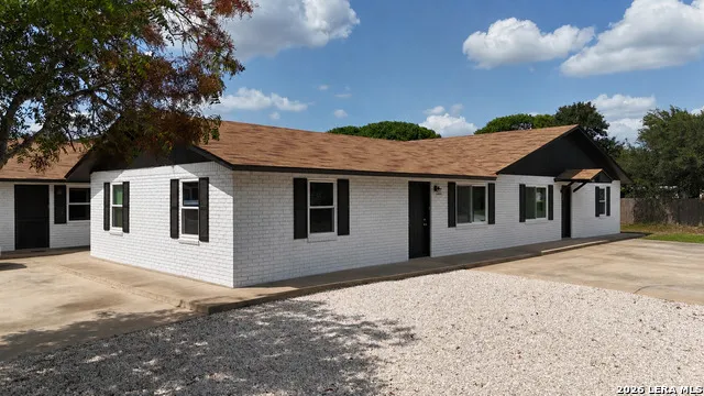 1402 N Adams St Fredericksburg, TX 78624