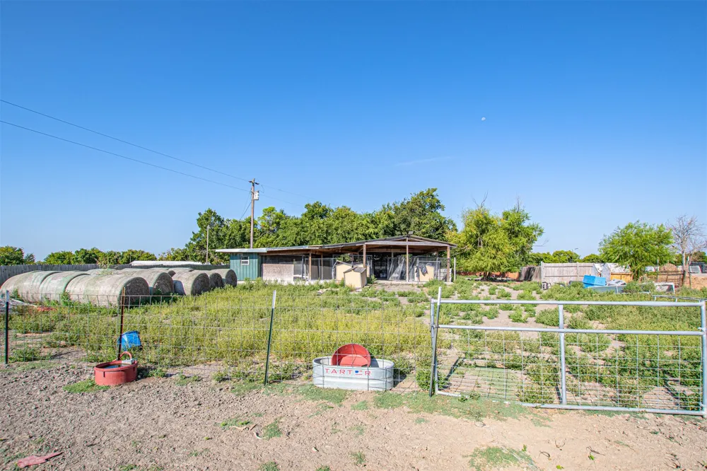 5271 US Highway 69 Celeste, TX 75423