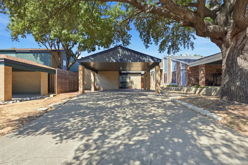 1518 El Camino Real Euless, TX 76040