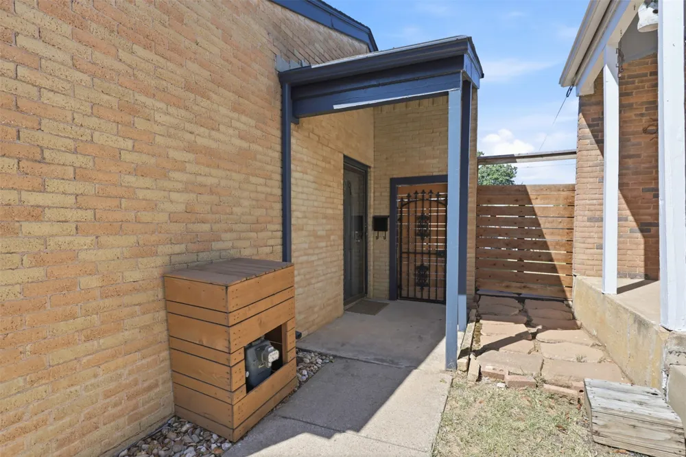 1518 El Camino Real Euless, TX 76040
