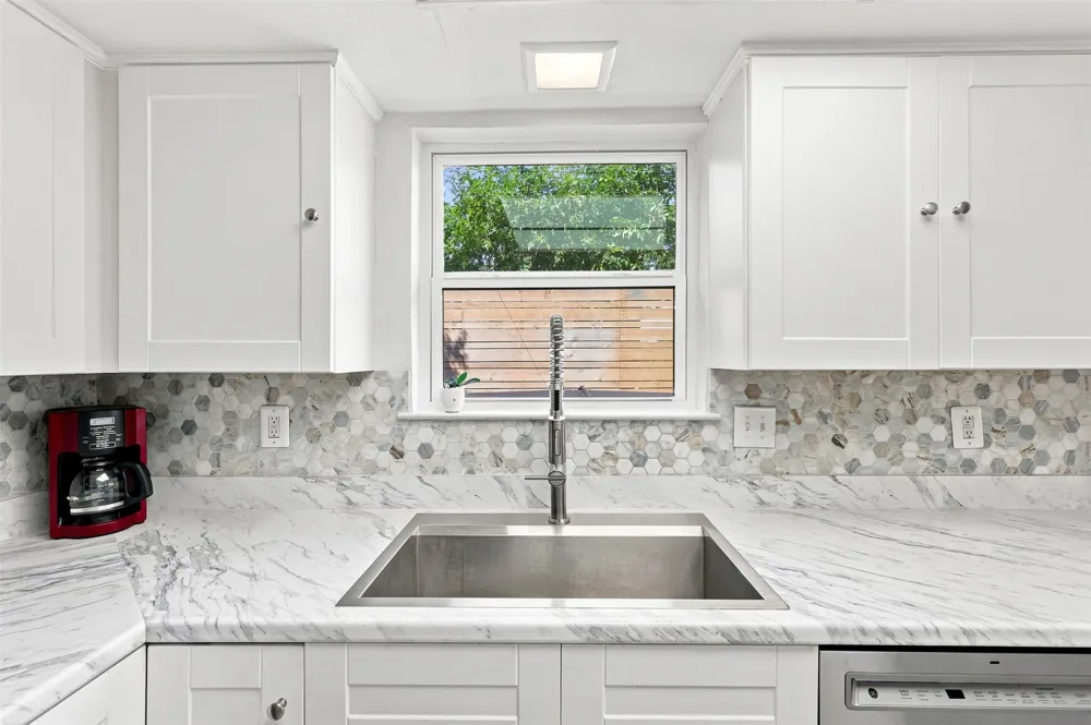 1518 El Camino Real Euless, TX 76040