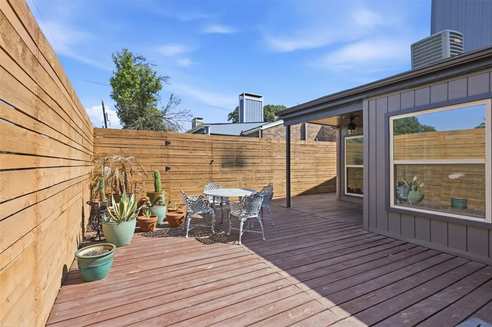 1518 El Camino Real Euless, TX 76040