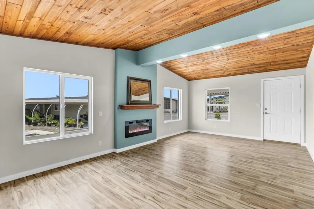 275 S Worthington St #123 Spring Valley, CA 91977