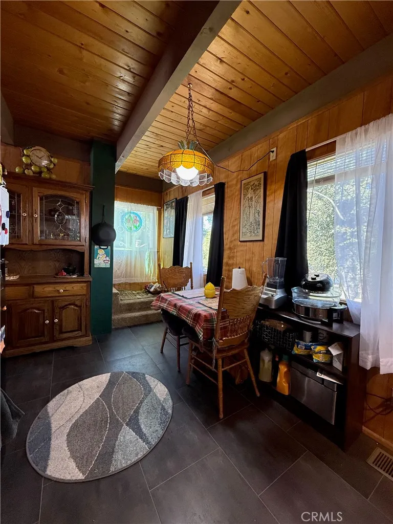 785 County (AROSA) Drive Crestline, CA 92325