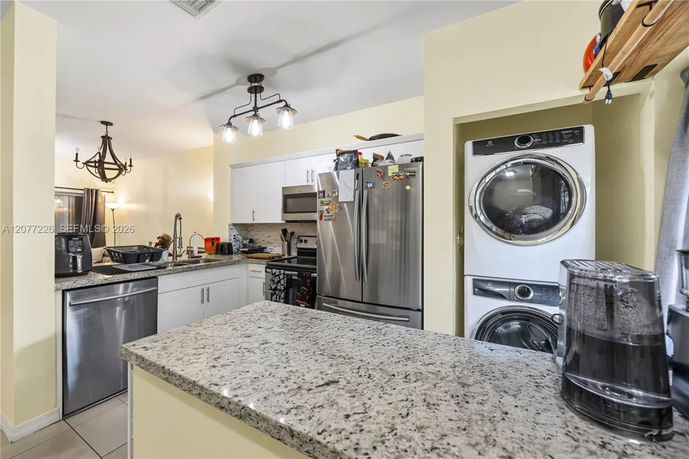 762 SW 122nd Ter Pembroke Pines, FL 33025