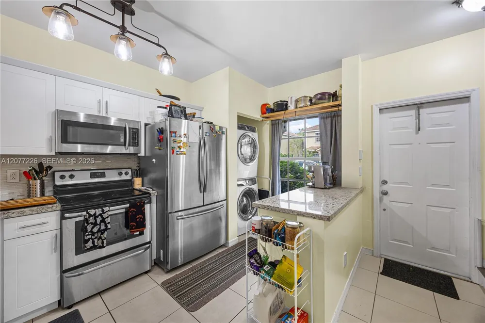 762 SW 122nd Ter Pembroke Pines, FL 33025