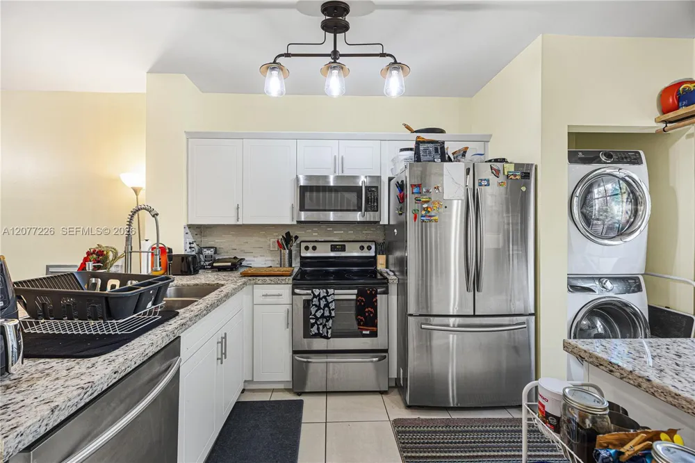 762 SW 122nd Ter Pembroke Pines, FL 33025