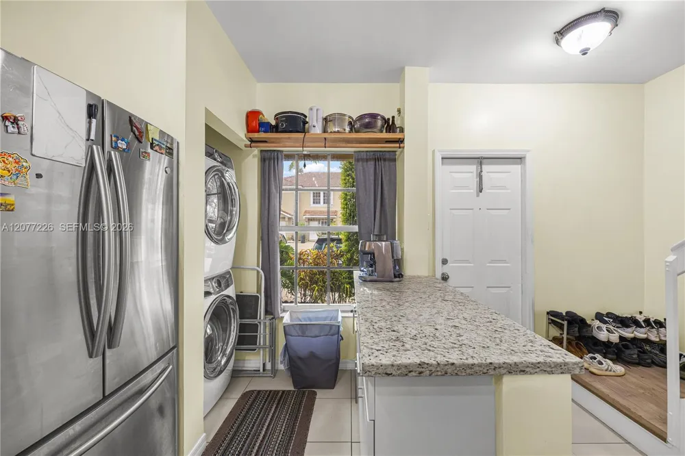 762 SW 122nd Ter Pembroke Pines, FL 33025