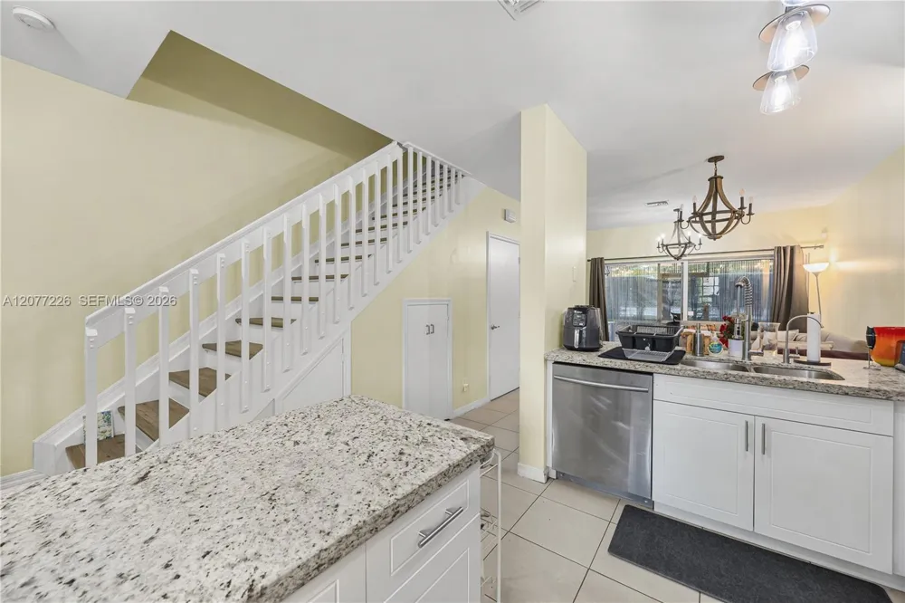 762 SW 122nd Ter Pembroke Pines, FL 33025