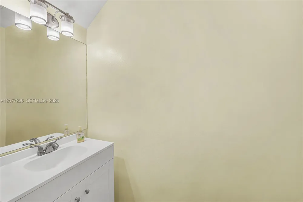762 SW 122nd Ter Pembroke Pines, FL 33025