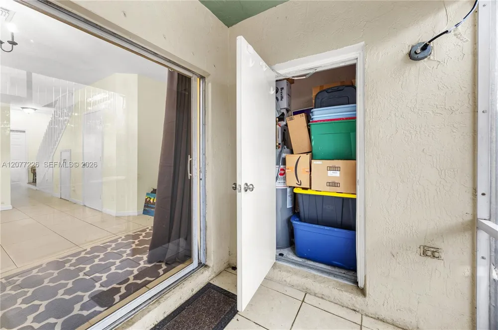 762 SW 122nd Ter Pembroke Pines, FL 33025