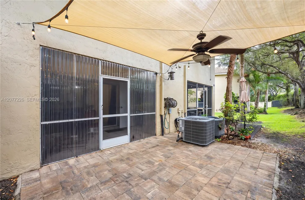 762 SW 122nd Ter Pembroke Pines, FL 33025