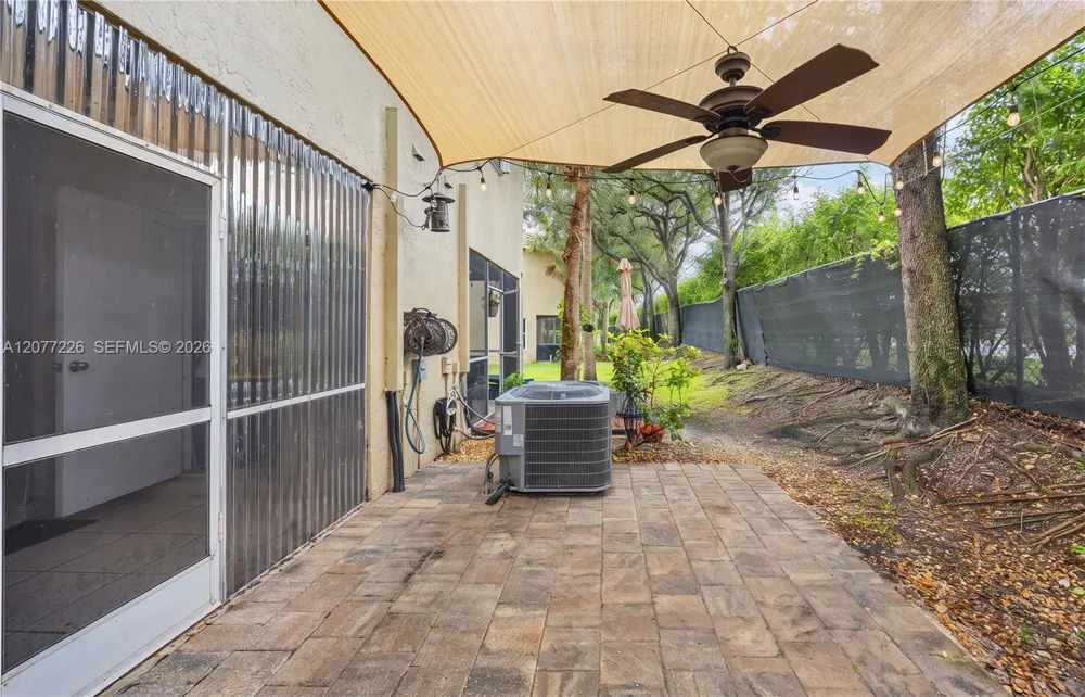 762 SW 122nd Ter Pembroke Pines, FL 33025