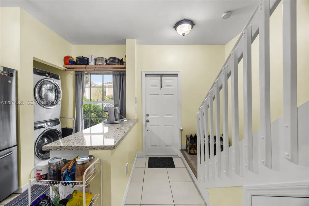 762 SW 122nd Ter Pembroke Pines, FL 33025