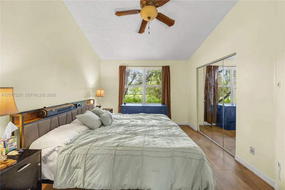 762 SW 122nd Ter Pembroke Pines, FL 33025