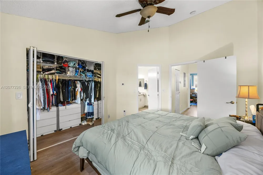 762 SW 122nd Ter Pembroke Pines, FL 33025