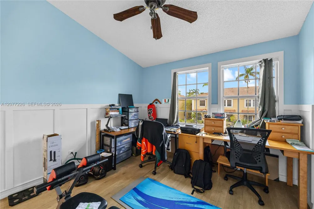762 SW 122nd Ter Pembroke Pines, FL 33025