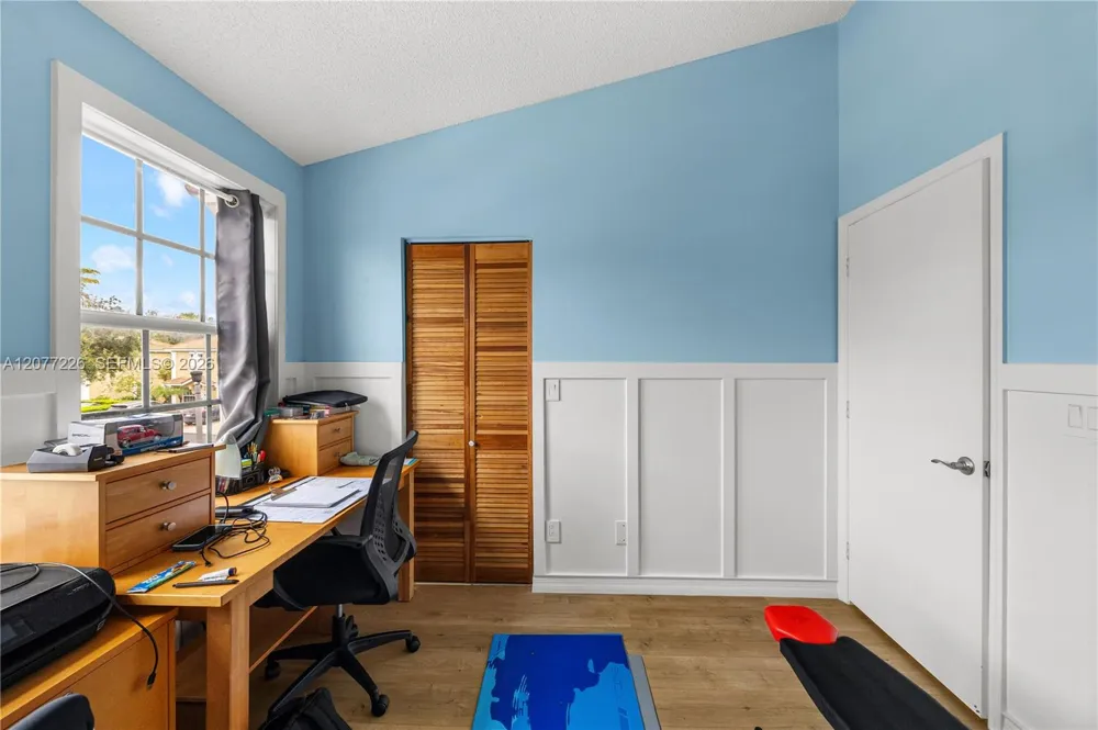 762 SW 122nd Ter Pembroke Pines, FL 33025