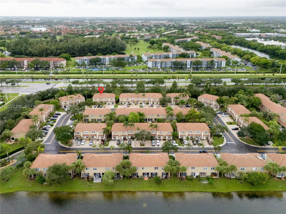 762 SW 122nd Ter Pembroke Pines, FL 33025