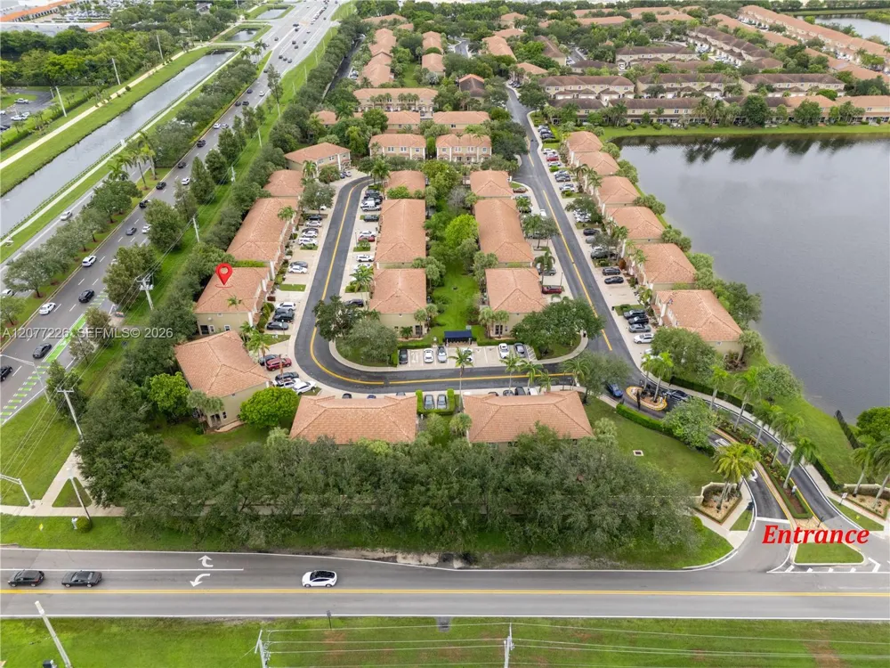 762 SW 122nd Ter Pembroke Pines, FL 33025