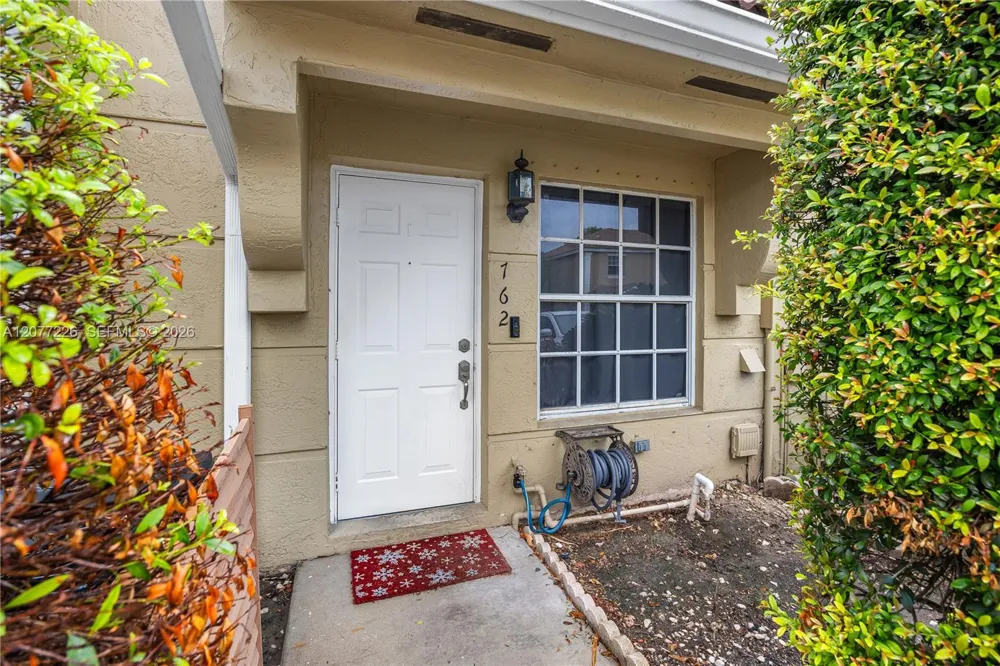 762 SW 122nd Ter Pembroke Pines, FL 33025