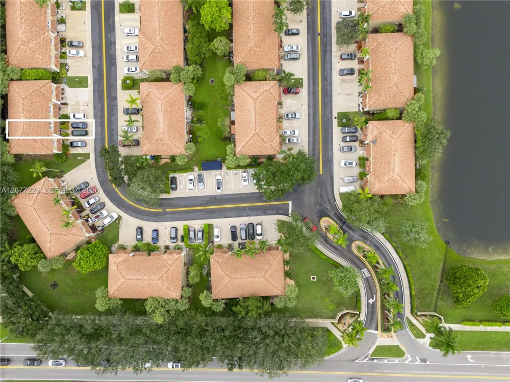 762 SW 122nd Ter Pembroke Pines, FL 33025