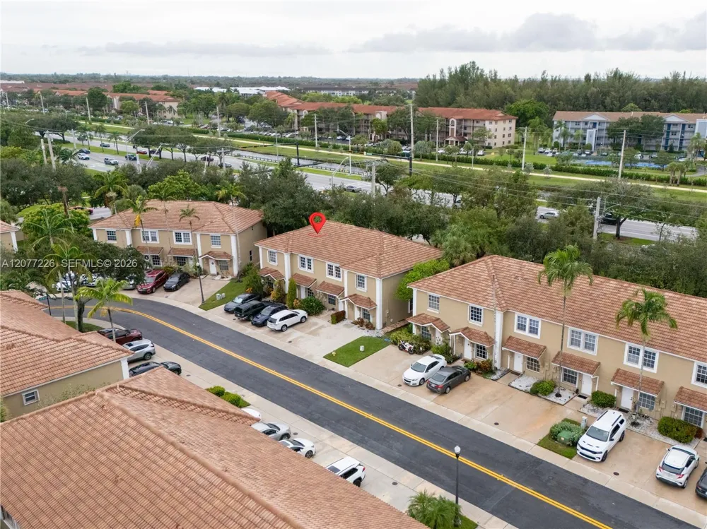 762 SW 122nd Ter Pembroke Pines, FL 33025