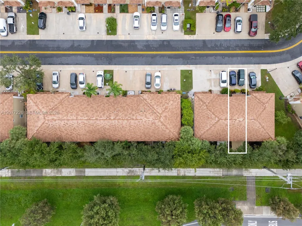 762 SW 122nd Ter Pembroke Pines, FL 33025