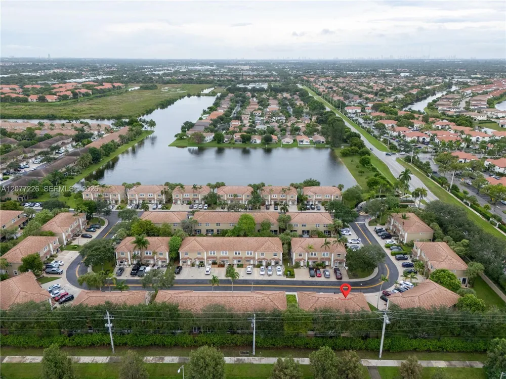 762 SW 122nd Ter Pembroke Pines, FL 33025
