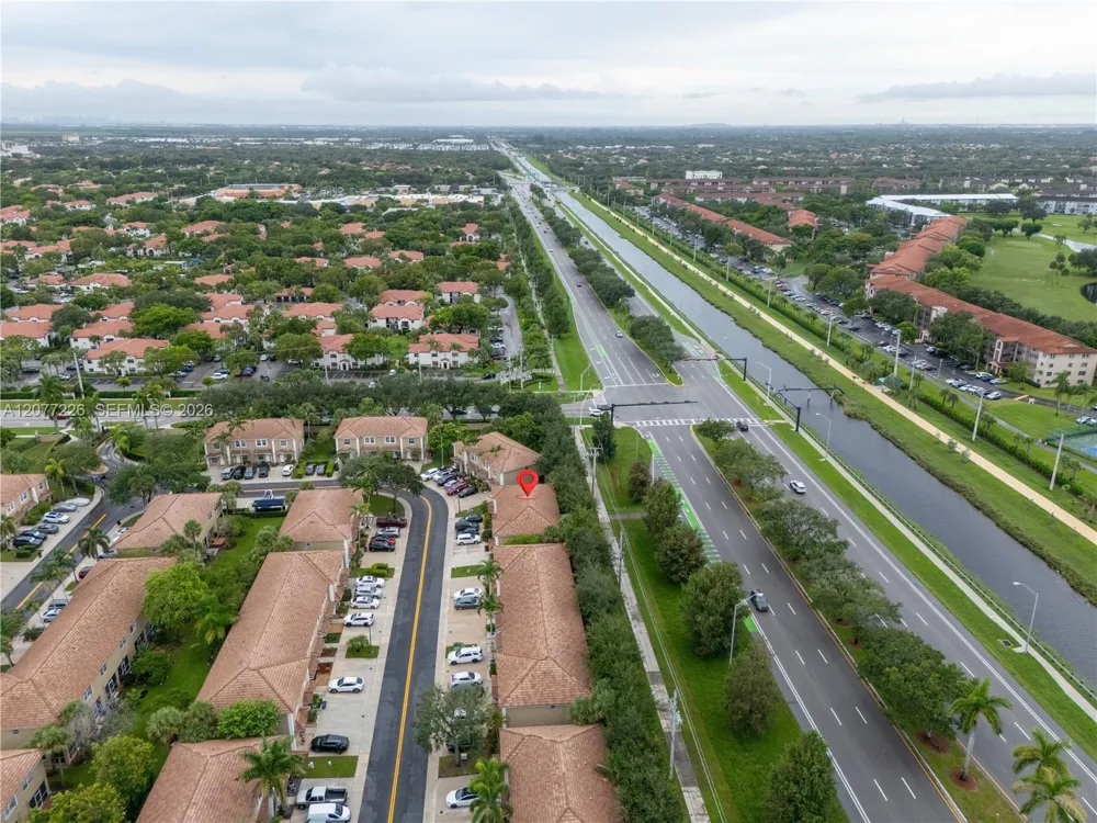 762 SW 122nd Ter Pembroke Pines, FL 33025