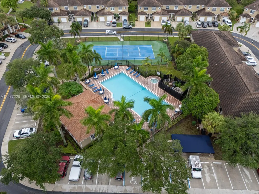 762 SW 122nd Ter Pembroke Pines, FL 33025