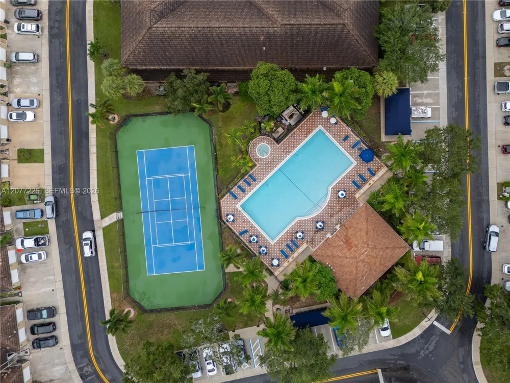 762 SW 122nd Ter Pembroke Pines, FL 33025