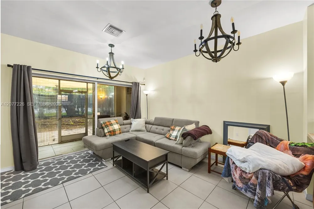 762 SW 122nd Ter Pembroke Pines, FL 33025