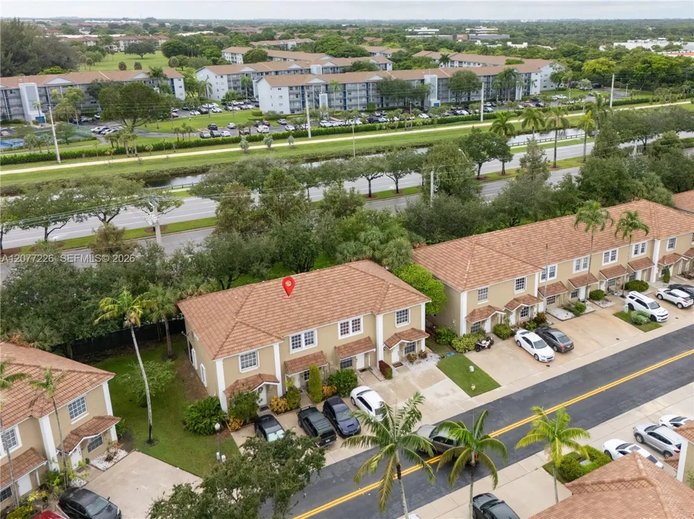 762 SW 122nd Ter Pembroke Pines, FL 33025